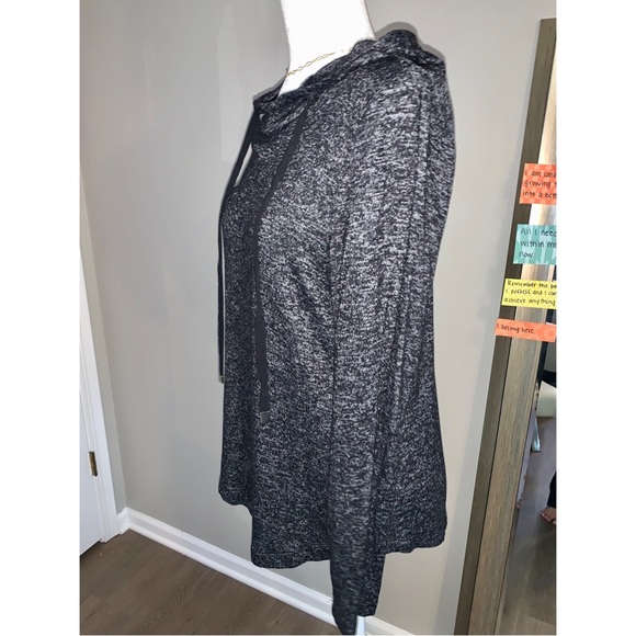 Bobeau Lightweight Hoodie - Picture 2 of 5